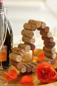 Decorazioni in sughero - foto via www.misposoenonmisveno.wordpress.com