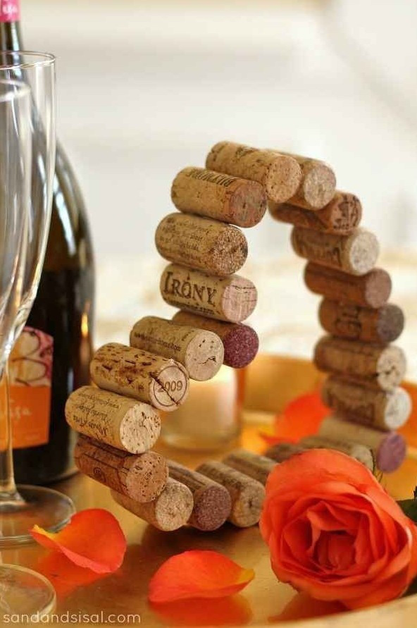 Decorazioni in sughero - foto via www.misposoenonmisveno.wordpress.com