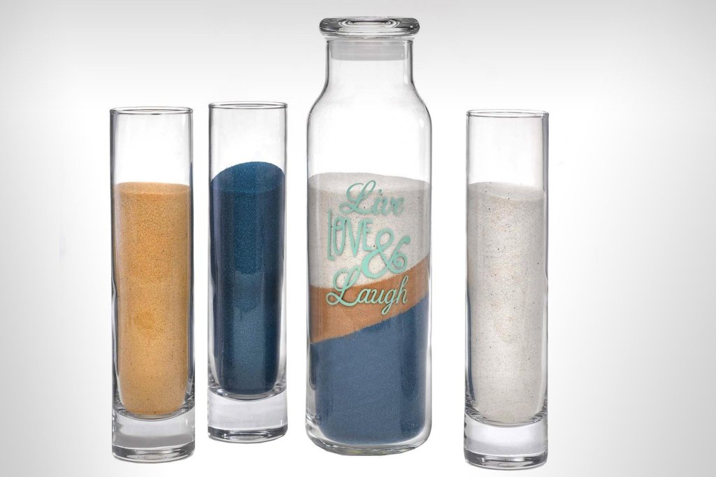 Cerimonia della sabbia - foto via marriedewithaloha.com