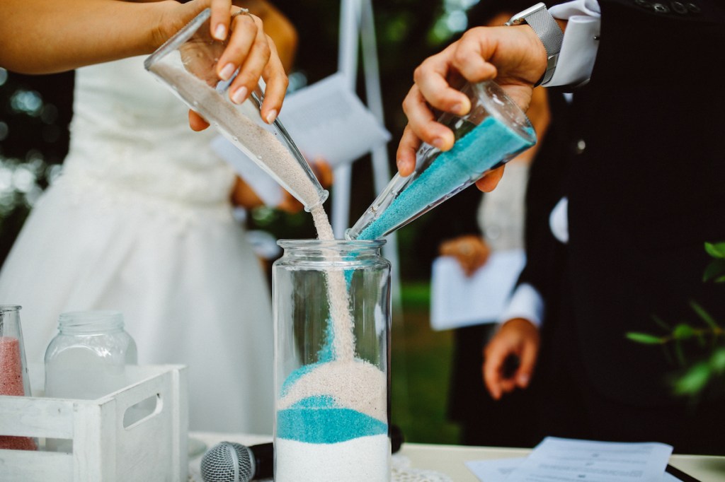 Cerimonia della sabbia - foto via trattorosa.it